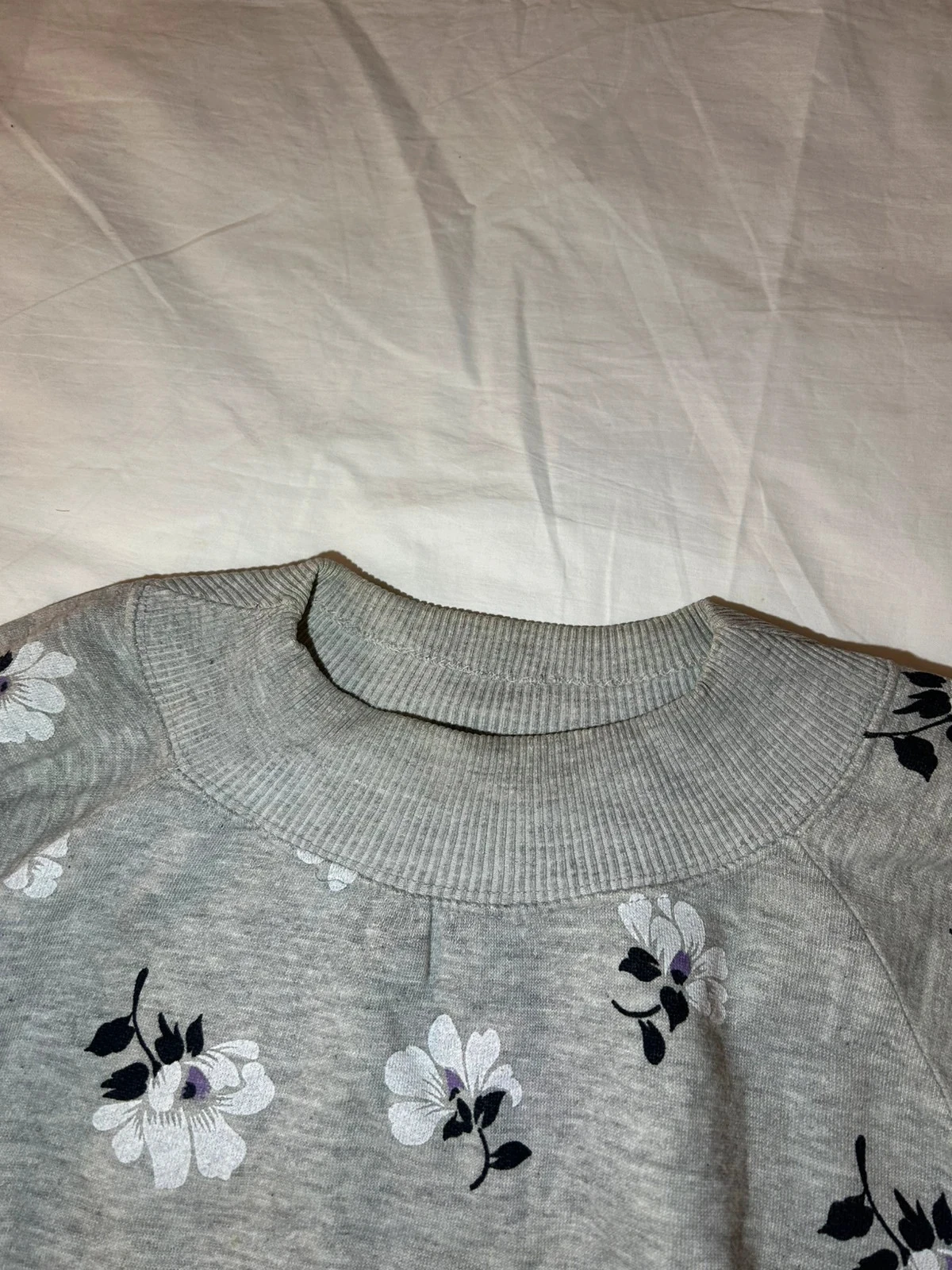 Grijze trui met vintage motief – photo 5